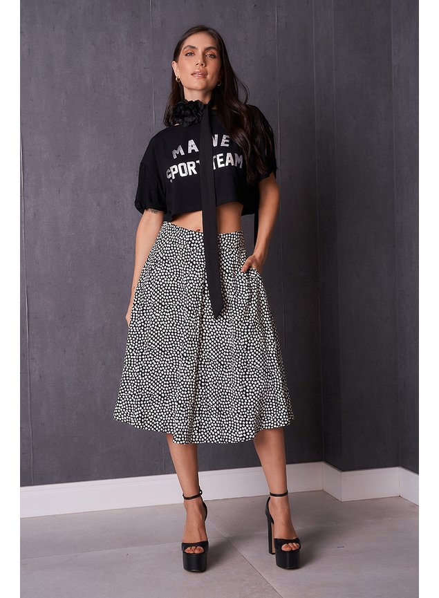 blusa cropped com estampa localizada de viscose preto 2