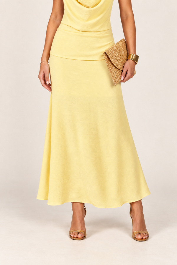 Saia Midi Leslie Evasê De Crepe Summer Com Forro - Amarelo Manteiga — no corpo