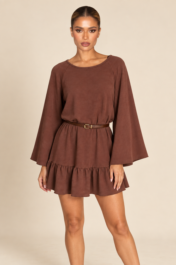 Vestido Curto Marina De Manga Longa Com Babado - Marrom — no corpo