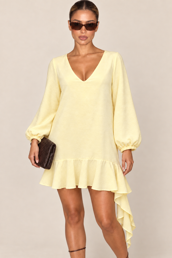 Vestido Curto Camilla De Manga Longa De Crepe - Amarelo Manteiga — no corpo
