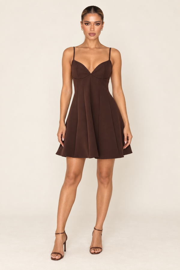 Vestido Curto Natalee Godê De Alfaiataria - Marrom — no corpo