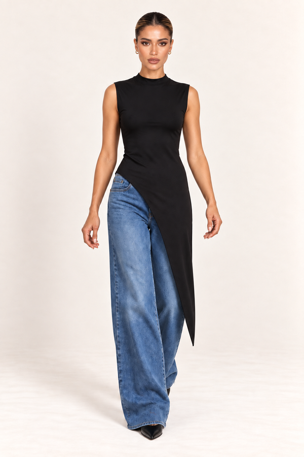 Blusa Gola Alta Sem Manga com Barra Assimétrica Jil - Preto — no corpo