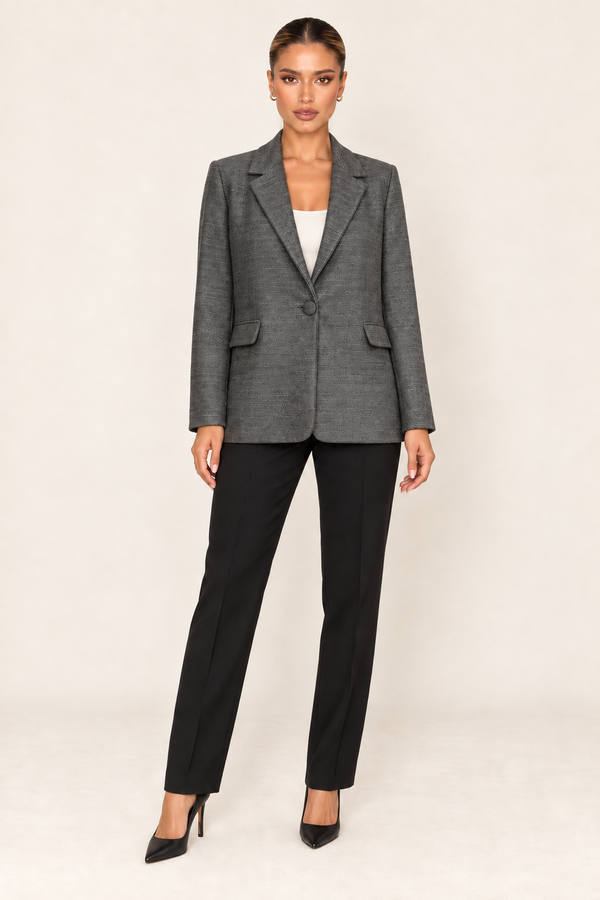 Blazer Reto de Um Botão Jordyn - Preto — no corpo