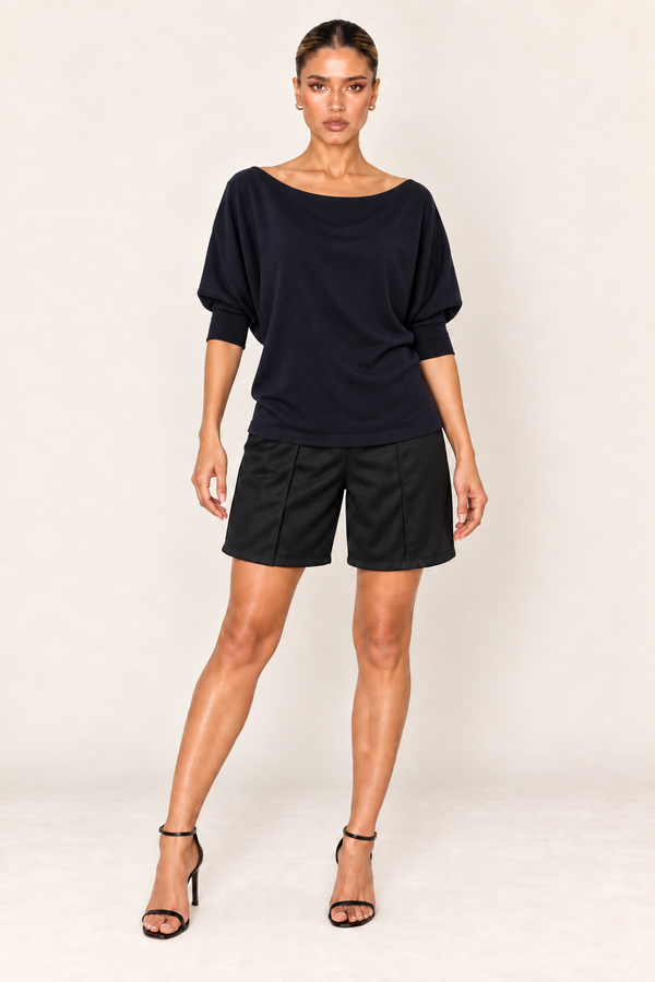 Blusa Ombro Caído Manga Morcego Tammy - Preto — no corpo