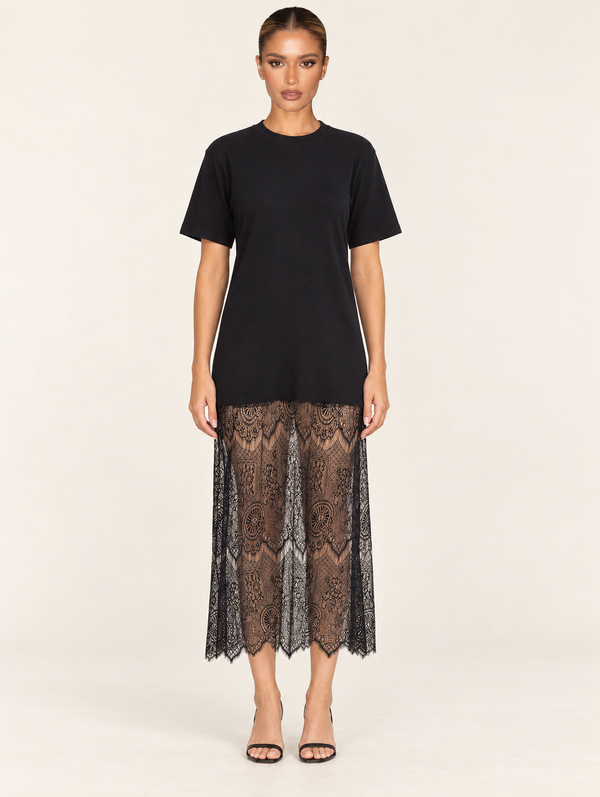 Vestido Midi Camiseta com Saia de Renda Laylah - Preto — no corpo